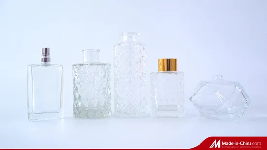 持続可能な化粧品のガラスびんの黒いエッセンシャル オイルの環境に優しいスキンケアの包装